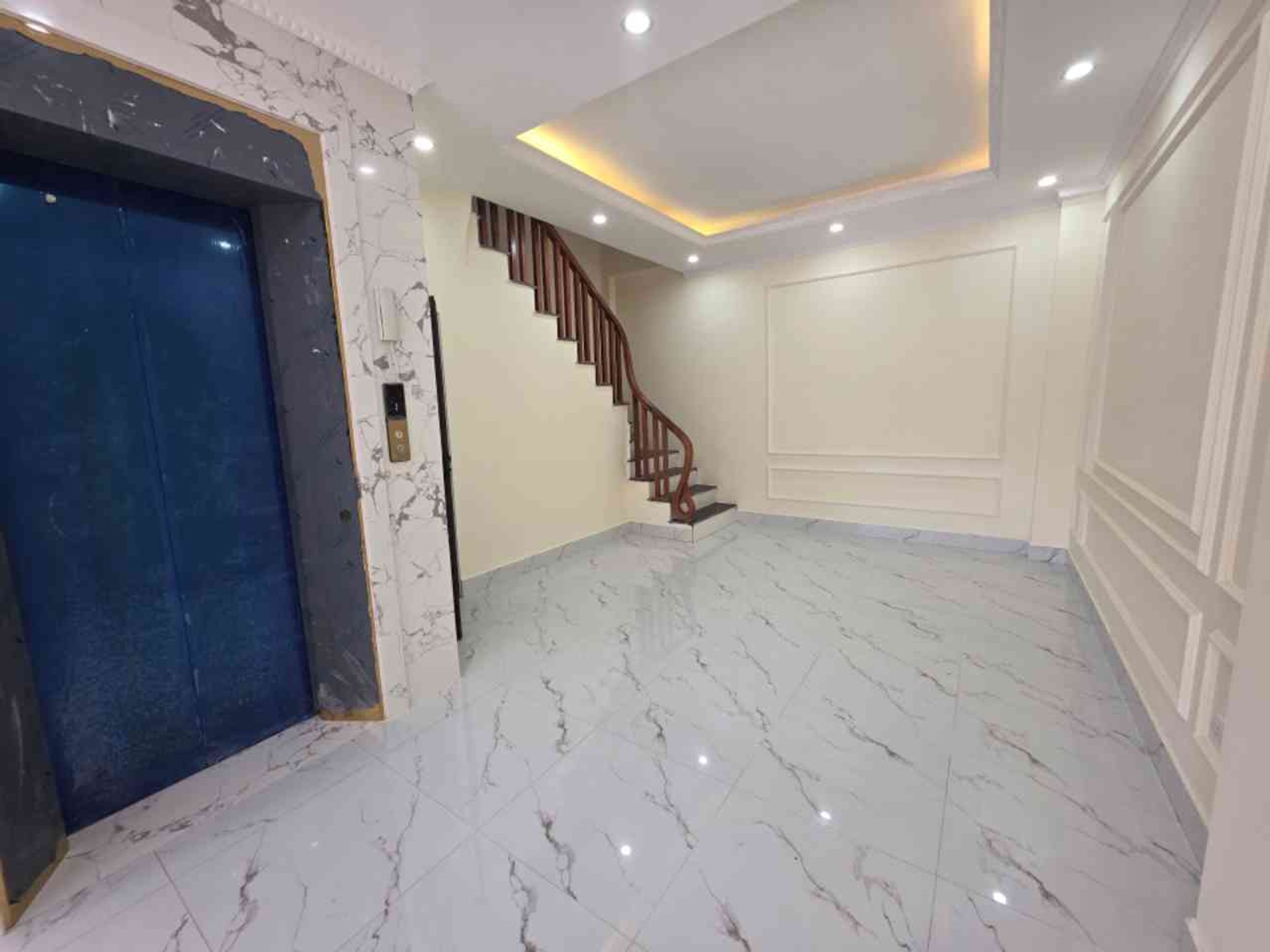 Bán nhà Dương Văn Bé - diện tích 51m2 5 tầng - Thang máy, ô tô vào nhà - giá 13,8 tỷ