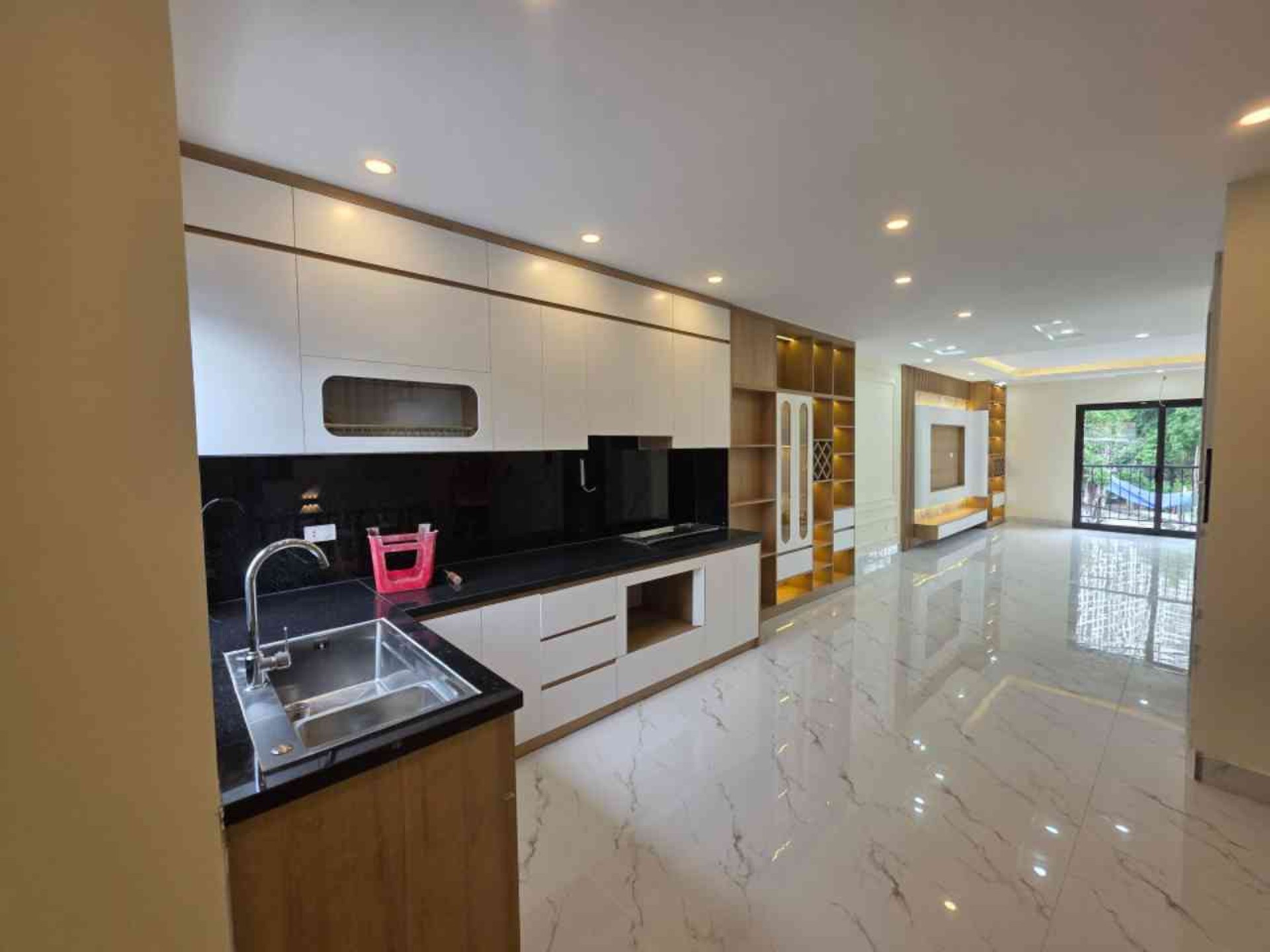 Bán nhà Dương Văn Bé - diện tích 51m2 5 tầng - Thang máy, ô tô vào nhà - giá 13,8 tỷ