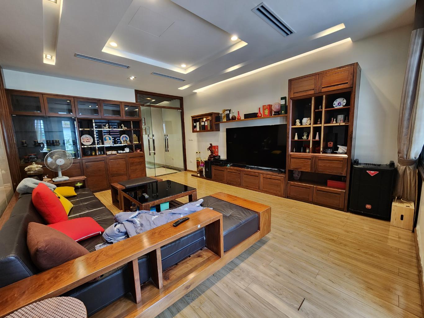 Bán nhà Quan Thổ 1 - diện tích 94m2 6 tầng - Ô TÔ - ĐẤT THỔ - NHÀ ĐẸP - giá 36 tỷ