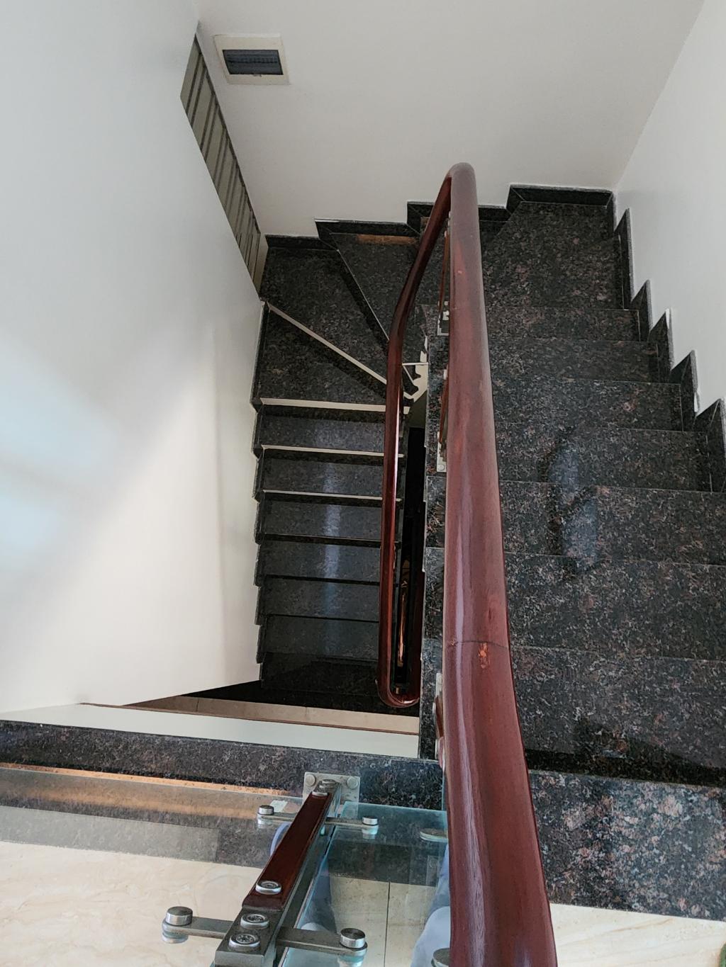 Bán nhà Quan Thổ 1 - diện tích 94m2 6 tầng - Ô TÔ - ĐẤT THỔ - NHÀ ĐẸP - giá 36 tỷ