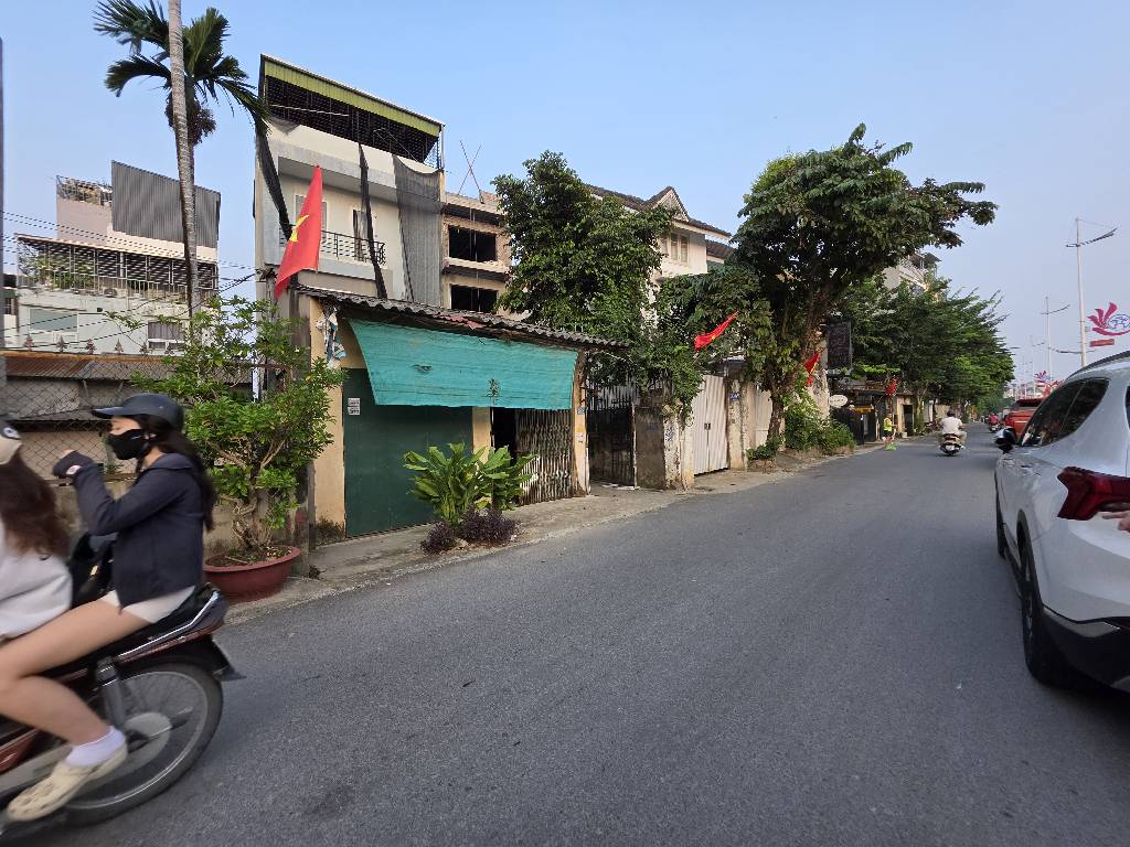 Bán nhà Âu Cơ - diện tích 110.2m2 1 tầng - Ô tô tránh - giá 30 tỷ