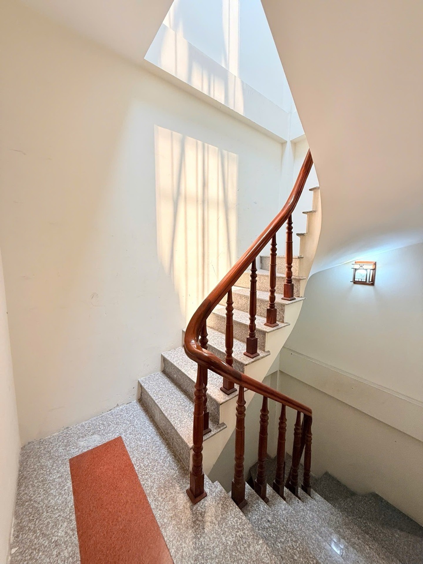 Bán nhà Trần Khát Chân - diện tích 30m2 5 tầng - Ngõ nông - giá 9,2 tỷ