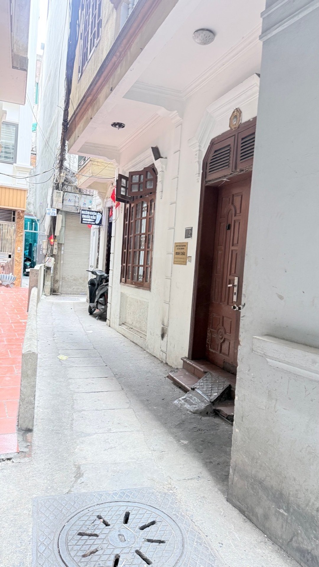 Bán nhà Trần Khát Chân - diện tích 30m2 5 tầng - Ngõ nông - giá 9,2 tỷ