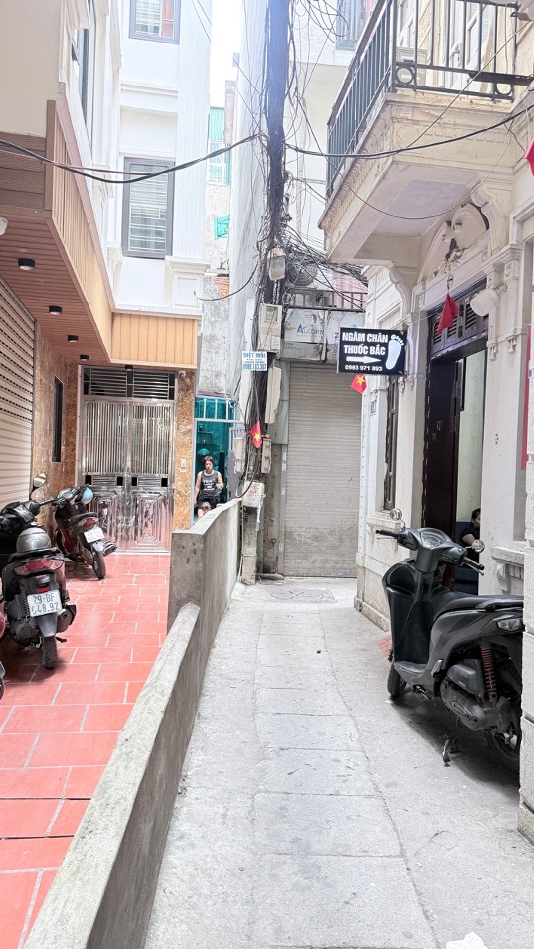 Bán nhà Trần Khát Chân - diện tích 30m2 5 tầng - Ngõ nông - giá 9,2 tỷ