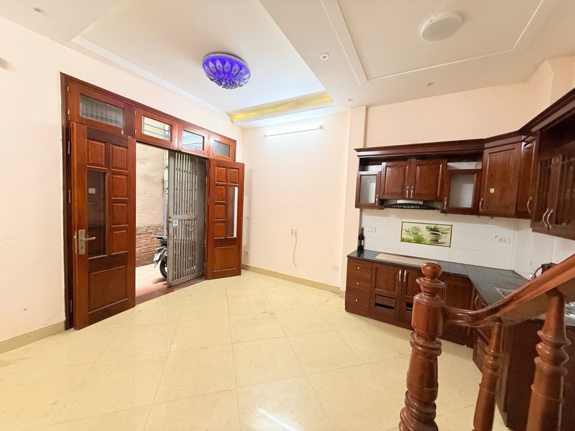 Bán nhà Trần Khát Chân - diện tích 30m2 5 tầng - Ngõ nông - giá 9,2 tỷ