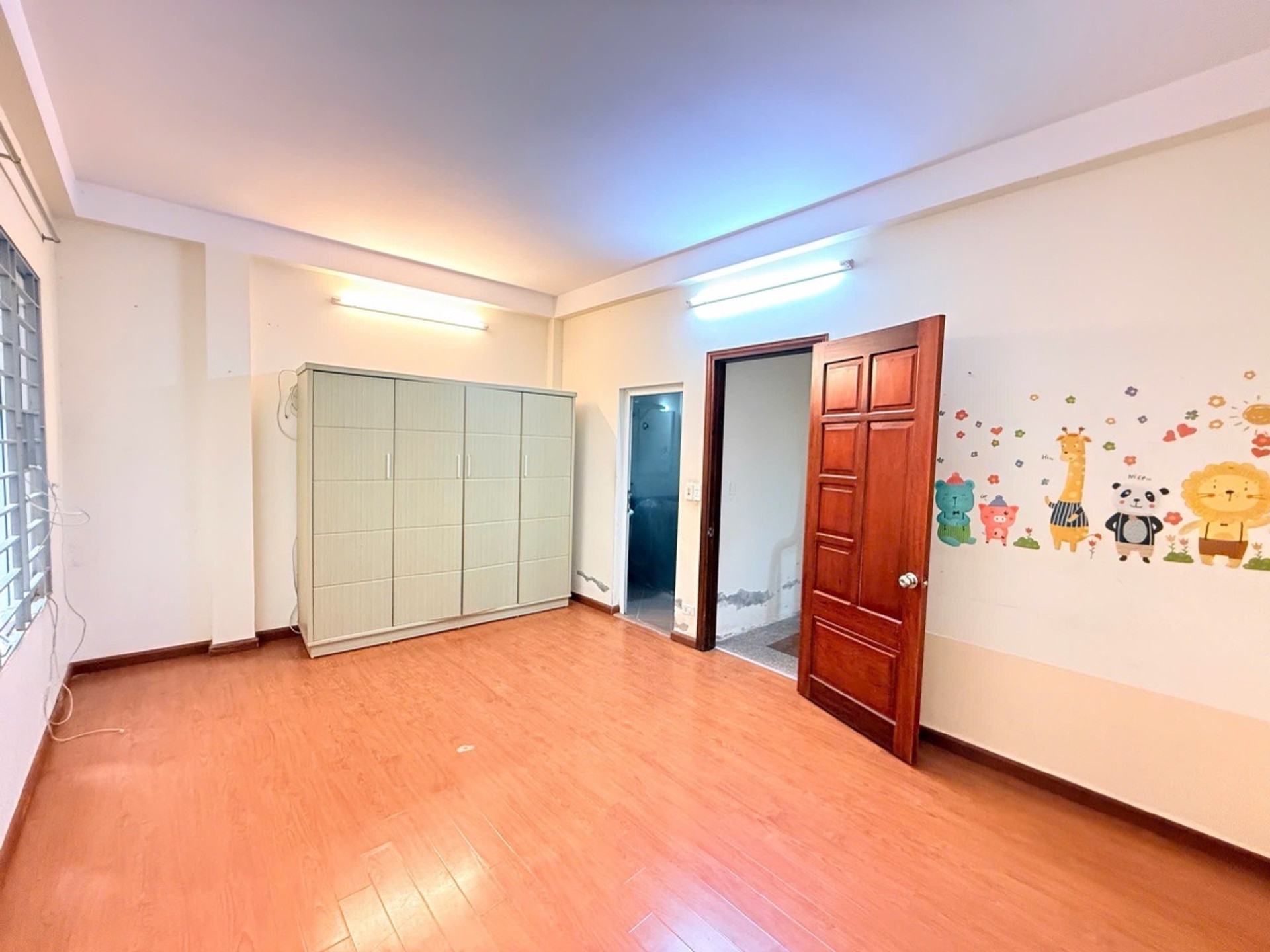 Bán nhà Trần Khát Chân - diện tích 30m2 5 tầng - Ngõ nông - giá 9,2 tỷ