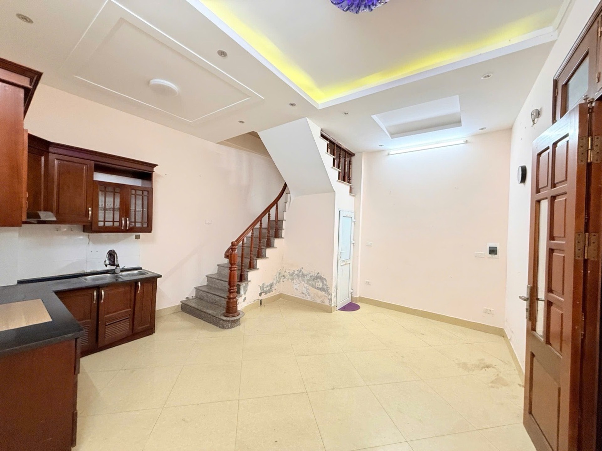 Bán nhà Trần Khát Chân - diện tích 30m2 5 tầng - Ngõ nông - giá 9,2 tỷ