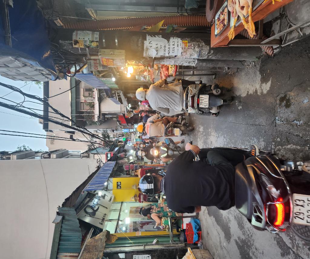 Bán nhà Đỗ Đức Dục - diện tích 250m2 3 tầng - Mảnh đất vàng hiếm có - giá 79 tỷ