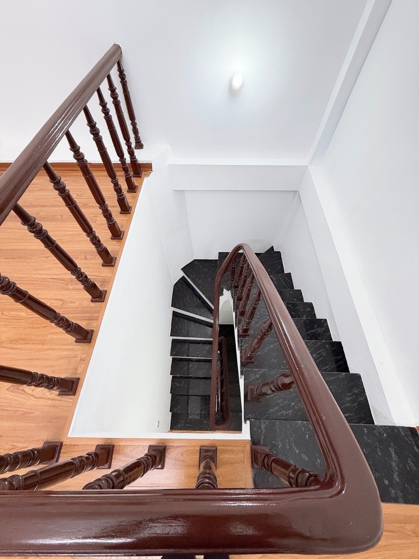 Bán nhà Lĩnh Nam - diện tích 24m2 4 tầng - Nhà đẹp hiếm có - giá 6,95 tỷ