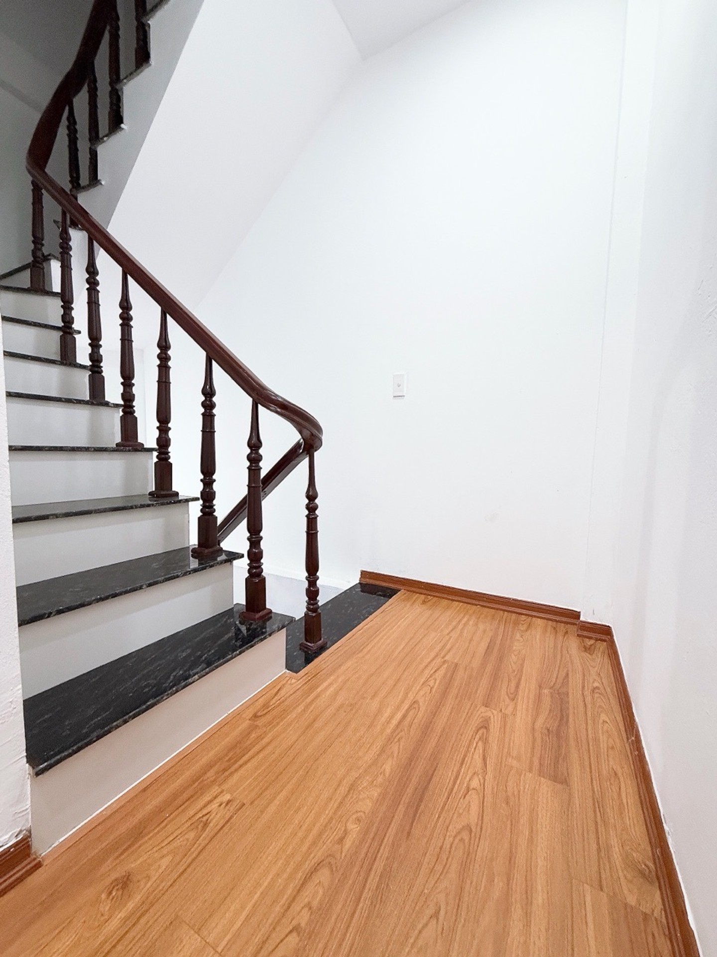 Bán nhà Lĩnh Nam - diện tích 24m2 4 tầng - Nhà đẹp hiếm có - giá 6,95 tỷ
