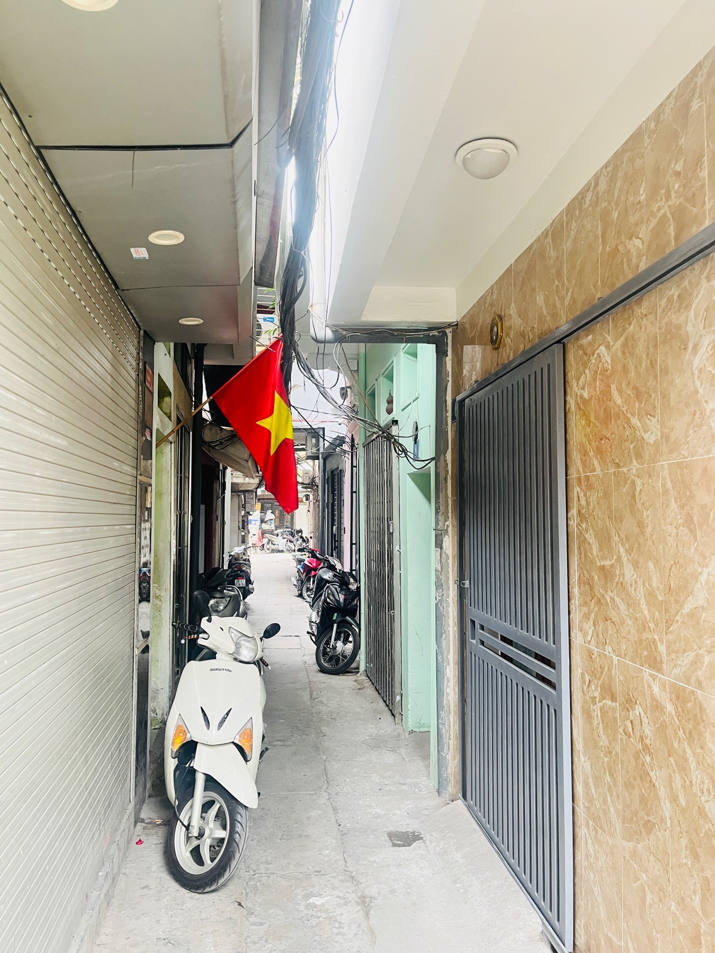 Bán nhà Nguyễn Khoái - diện tích 43m2 5 tầng - Nhà mới đẹp, tiện ích ngập tràn - giá 15,9 tỷ