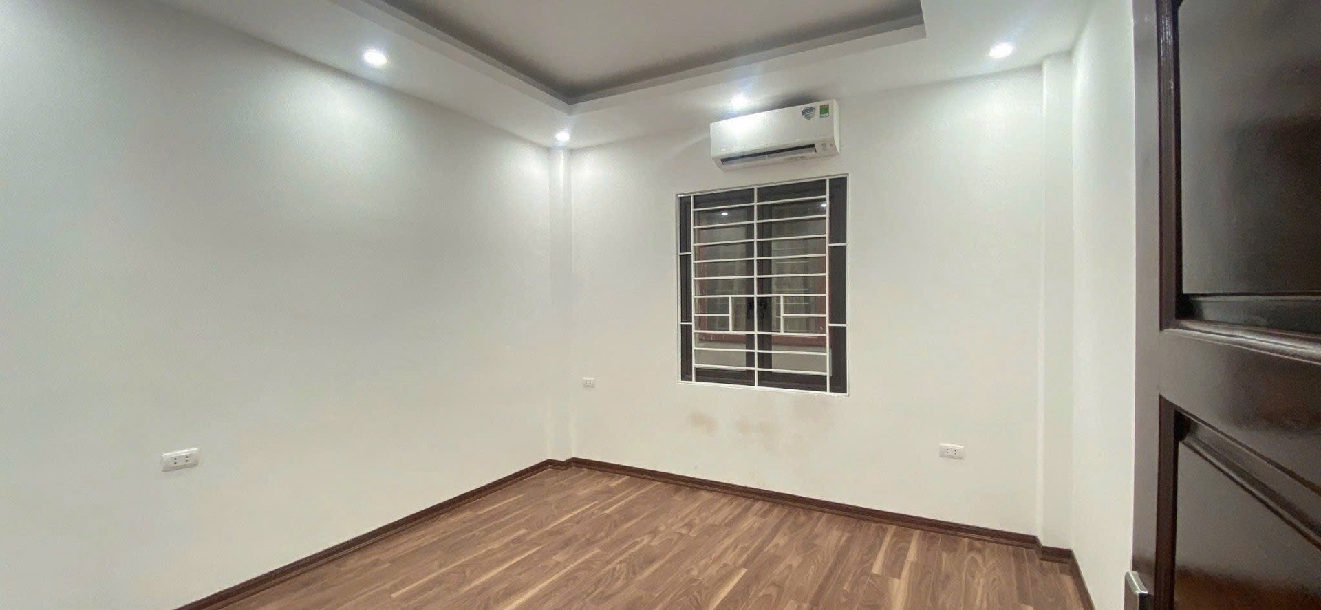 Bán nhà Nguyễn Khoái - diện tích 43m2 5 tầng - Nhà mới đẹp, tiện ích ngập tràn - giá 15,9 tỷ