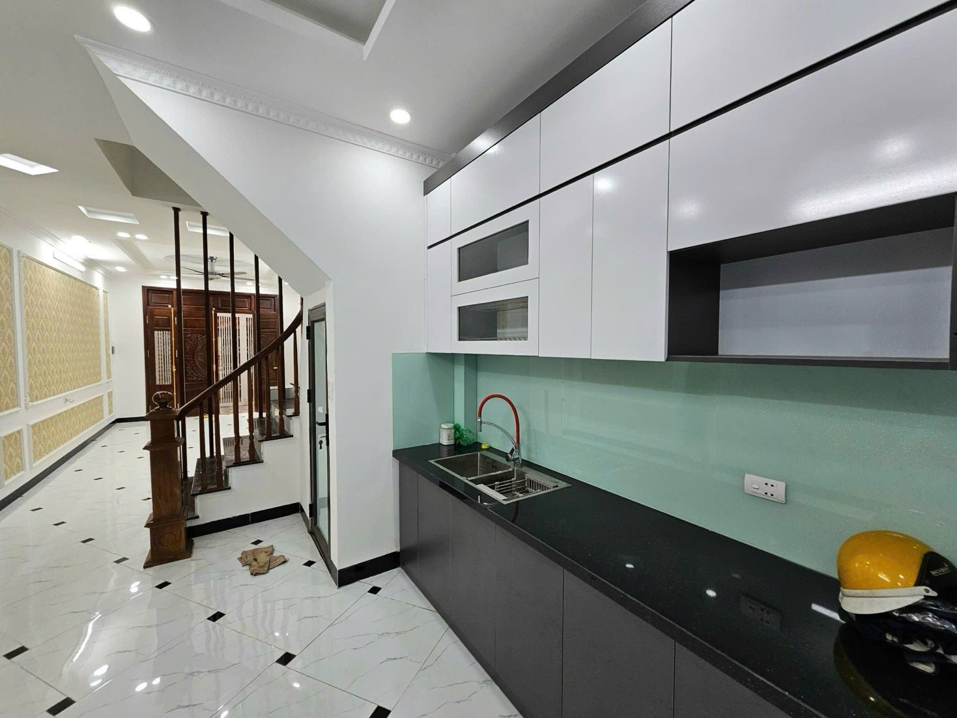 Bán nhà Nguyễn Khoái - diện tích 43m2 5 tầng - Nhà mới đẹp, tiện ích ngập tràn - giá 15,9 tỷ