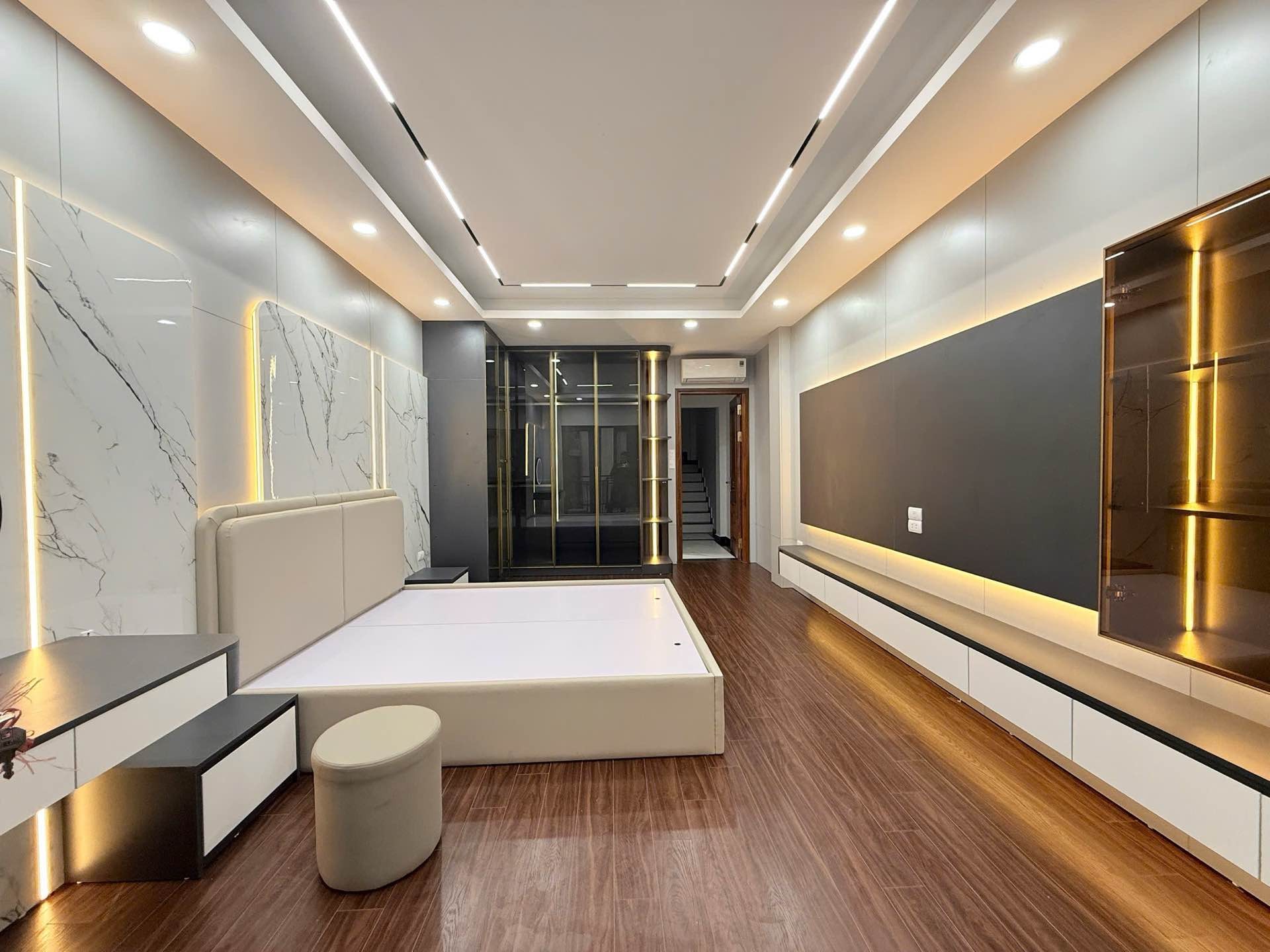 Bán nhà Hoàng Mai - diện tích 47m2 6 tầng - Ô tô tránh - giá 19,5 tỷ