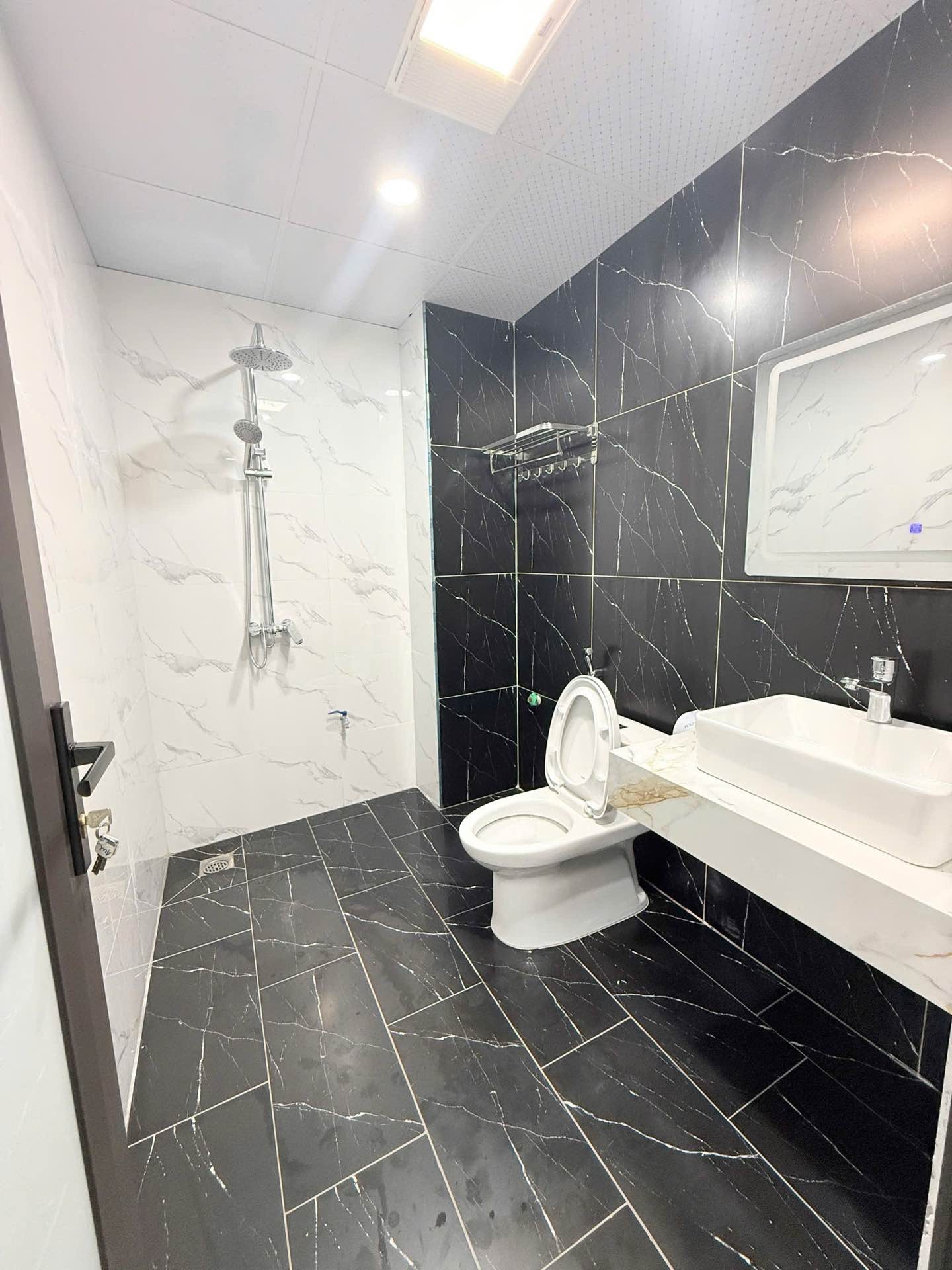 Bán nhà Hoàng Mai - diện tích 47m2 6 tầng - Ô tô tránh - giá 19,5 tỷ