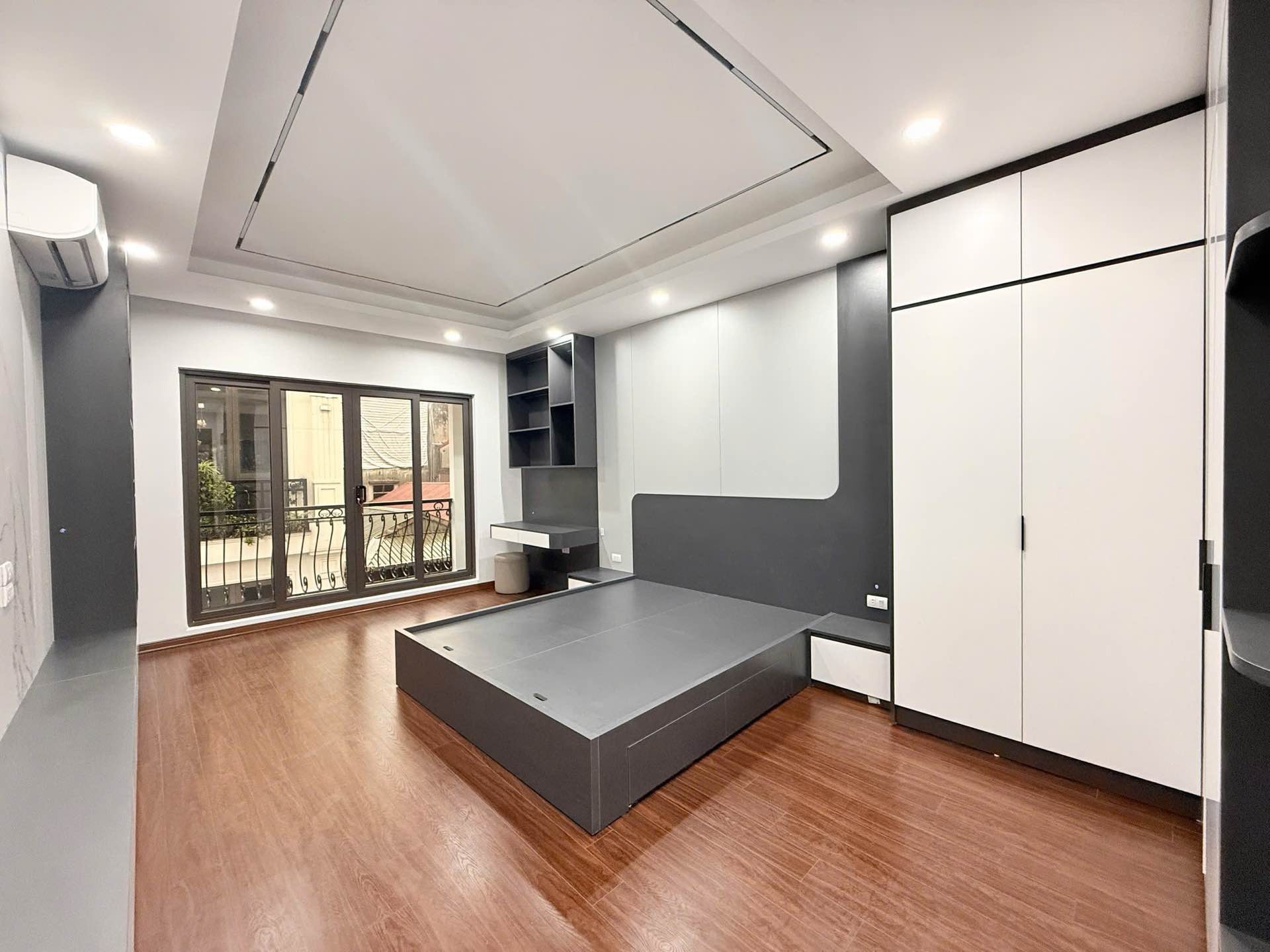 Bán nhà Hoàng Mai - diện tích 47m2 6 tầng - Ô tô tránh - giá 19,5 tỷ