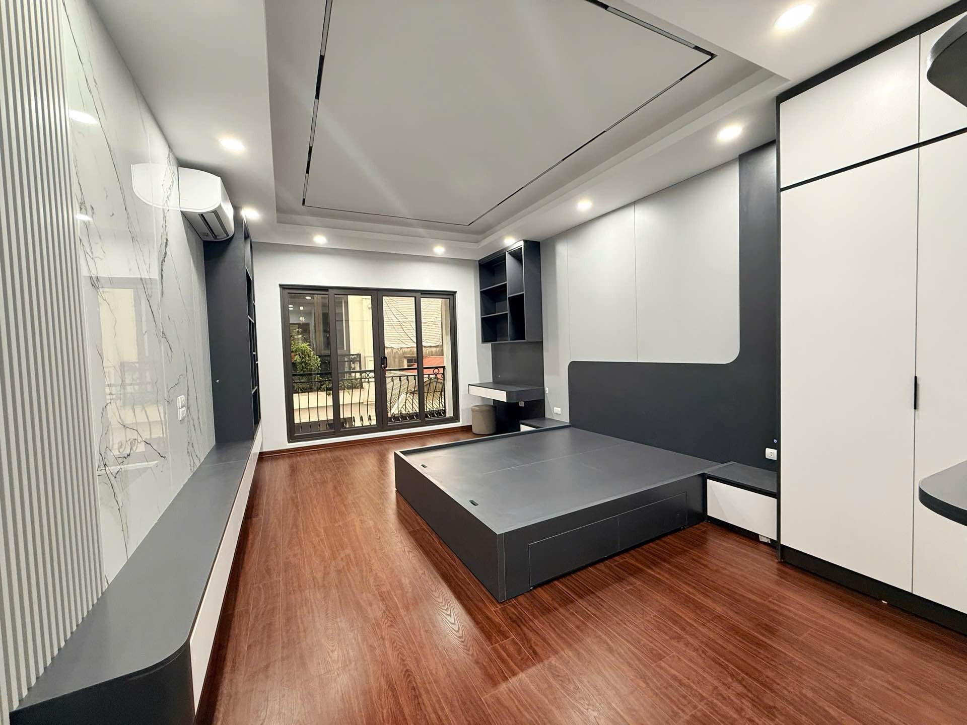 Bán nhà Hoàng Mai - diện tích 47m2 6 tầng - Ô tô tránh - giá 19,5 tỷ