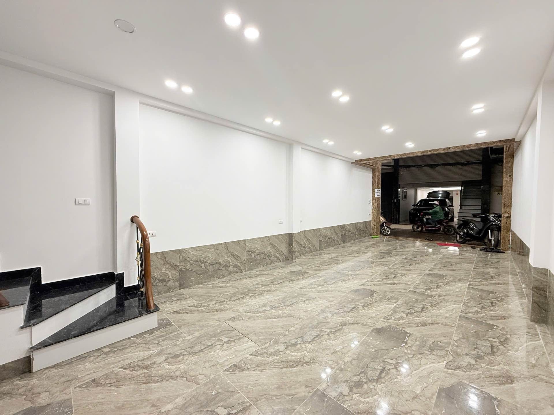 Bán nhà Hoàng Mai - diện tích 47m2 6 tầng - Ô tô tránh - giá 19,5 tỷ