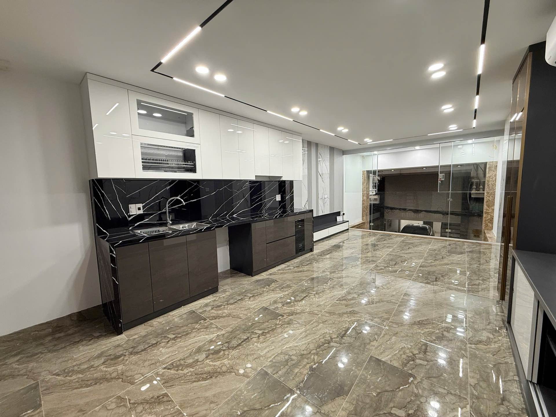 Bán nhà Hoàng Mai - diện tích 47m2 6 tầng - Ô tô tránh - giá 19,5 tỷ