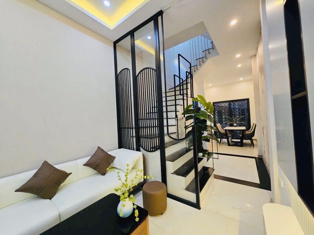Bán nhà Bùi Ngọc Dương - diện tích 35m2 4 tầng - 2 mặt ngõ - giá 9,6 tỷ