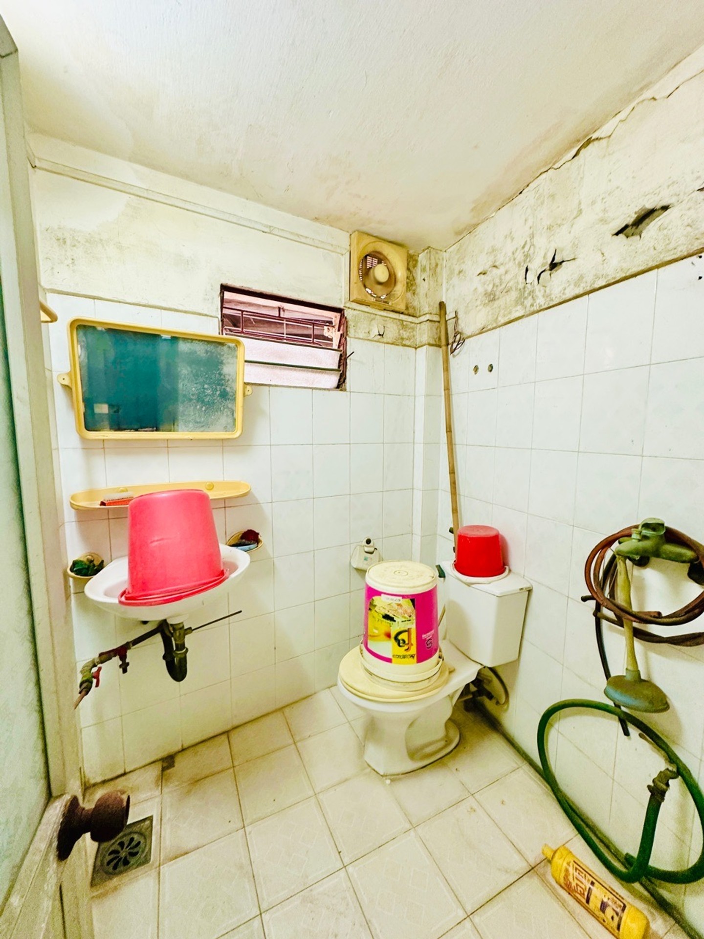 Bán nhà Tân Mai - diện tích 35m2 3 tầng - LÔ GÓC 2M RA CHỢ - giá 3,7 tỷ