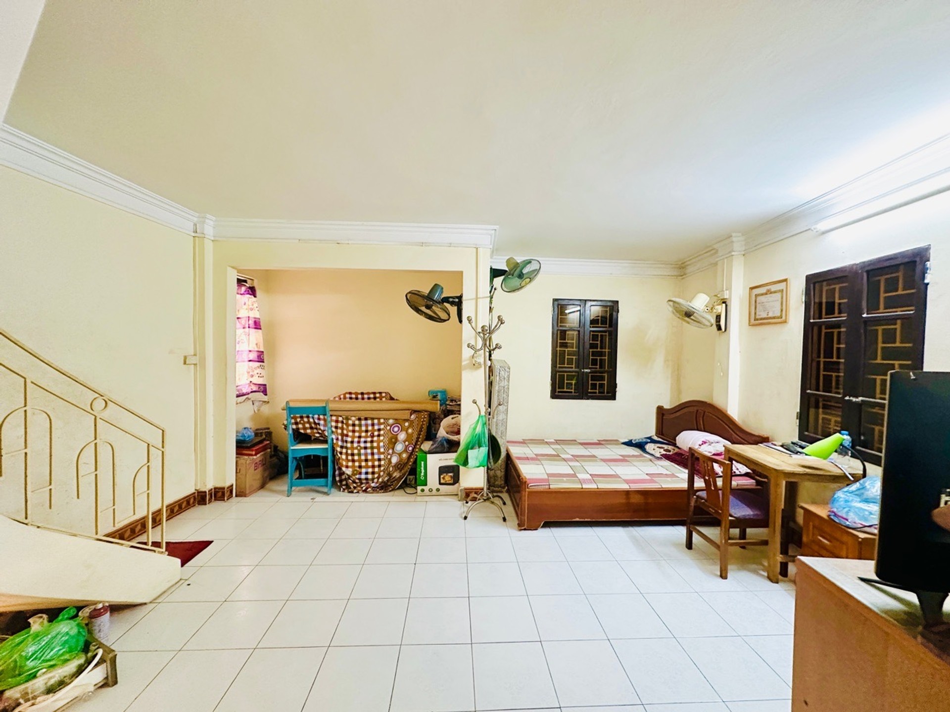 Bán nhà Tân Mai - diện tích 35m2 3 tầng - LÔ GÓC 2M RA CHỢ - giá 3,7 tỷ