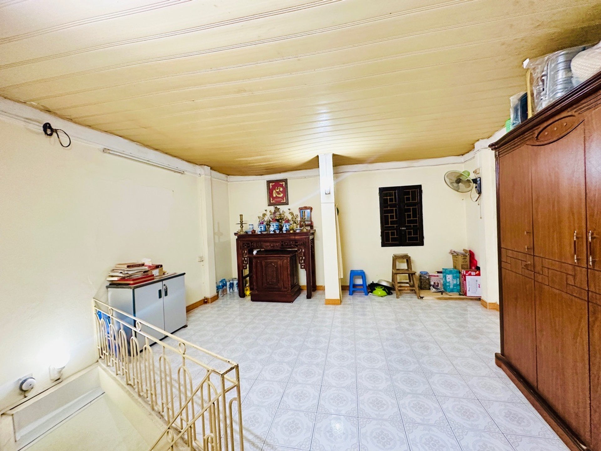 Bán nhà Tân Mai - diện tích 35m2 3 tầng - LÔ GÓC 2M RA CHỢ - giá 3,7 tỷ