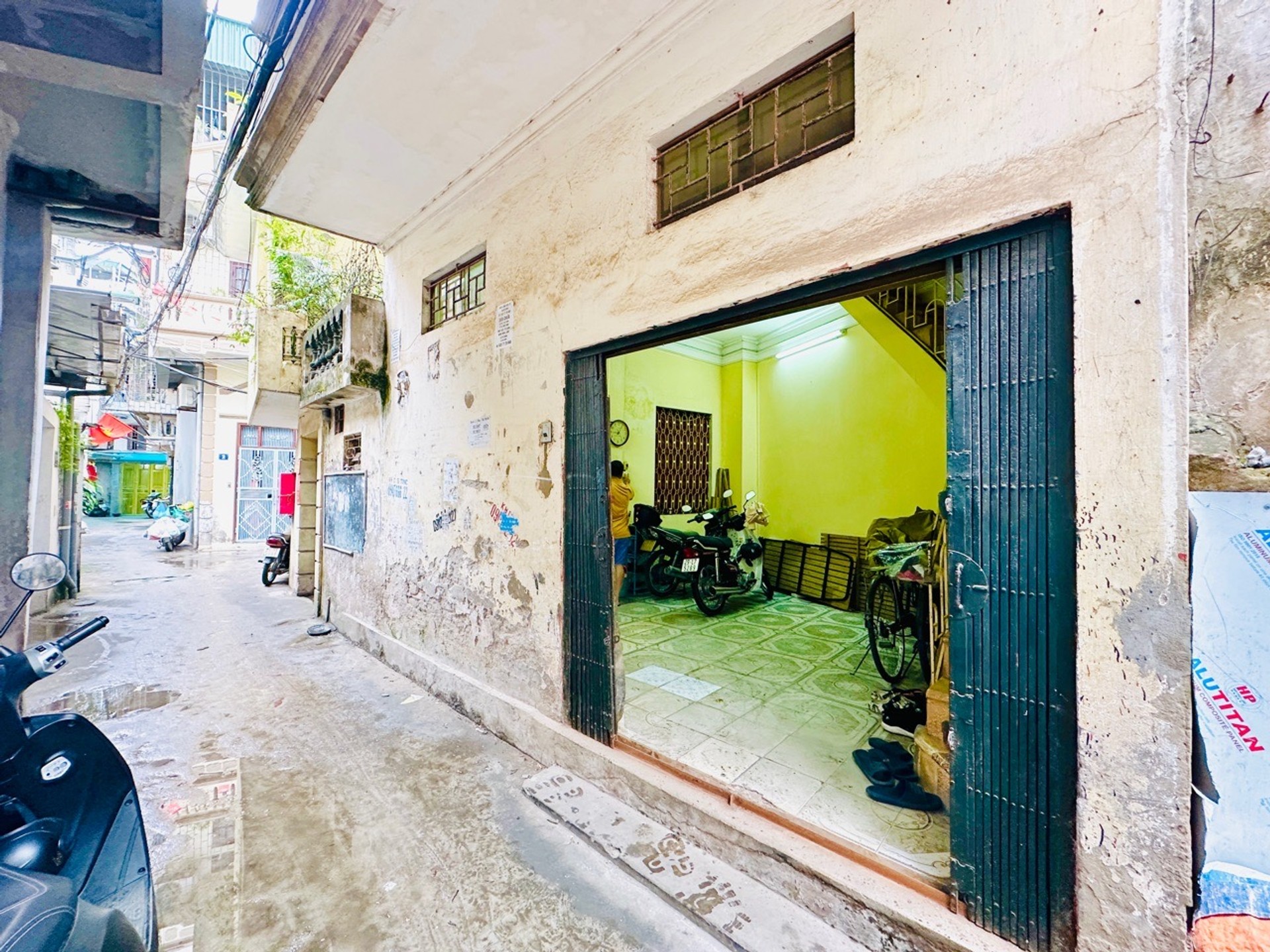 Bán nhà Tân Mai - diện tích 35m2 3 tầng - LÔ GÓC 2M RA CHỢ - giá 3,7 tỷ