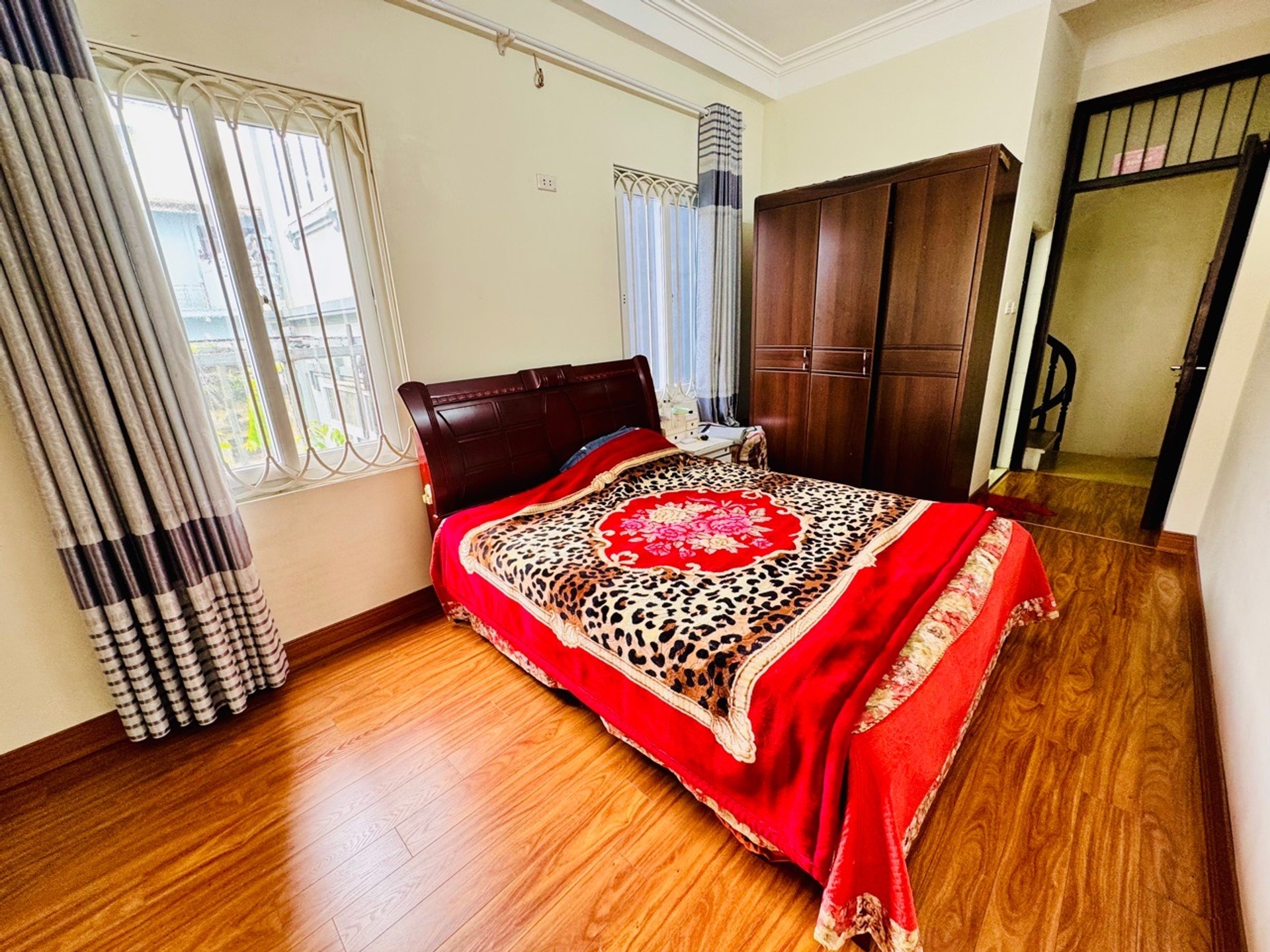 Bán nhà Nguyễn Chính - diện tích 30m2 5 tầng - Ô tô tránh - giá 9,9 tỷ