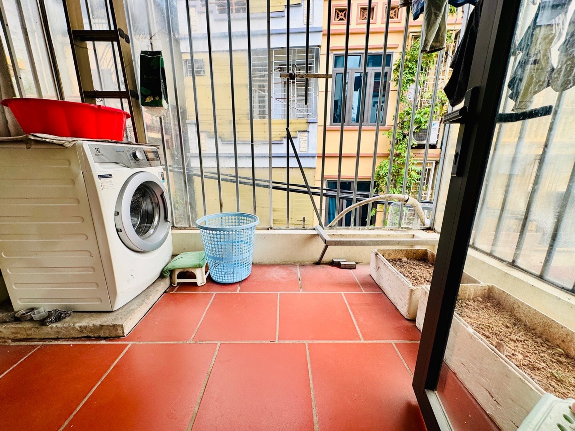 Bán nhà Nguyễn Chính - diện tích 30m2 5 tầng - Ô tô tránh - giá 9,9 tỷ