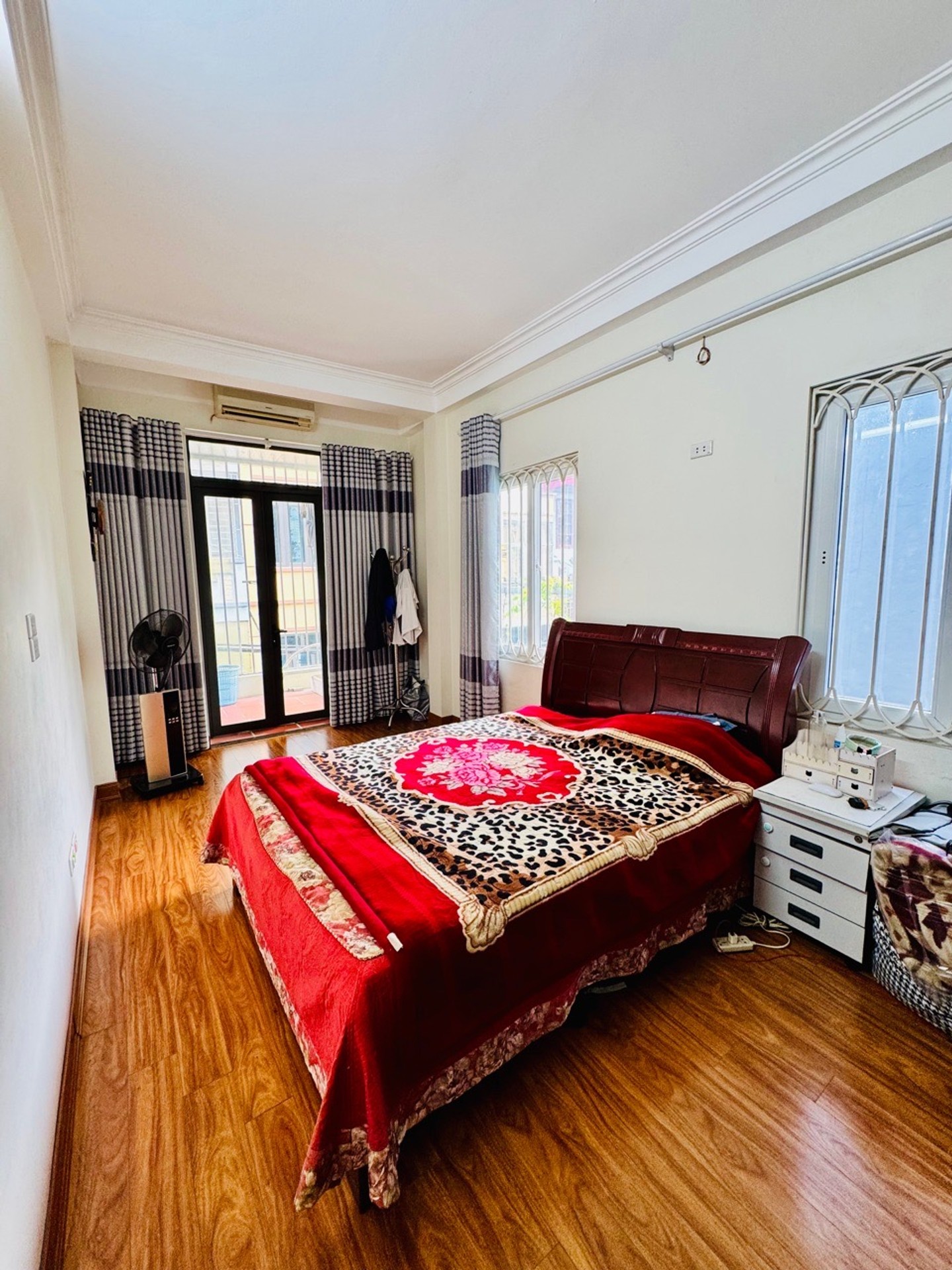 Bán nhà Nguyễn Chính - diện tích 30m2 5 tầng - Ô tô tránh - giá 9,9 tỷ