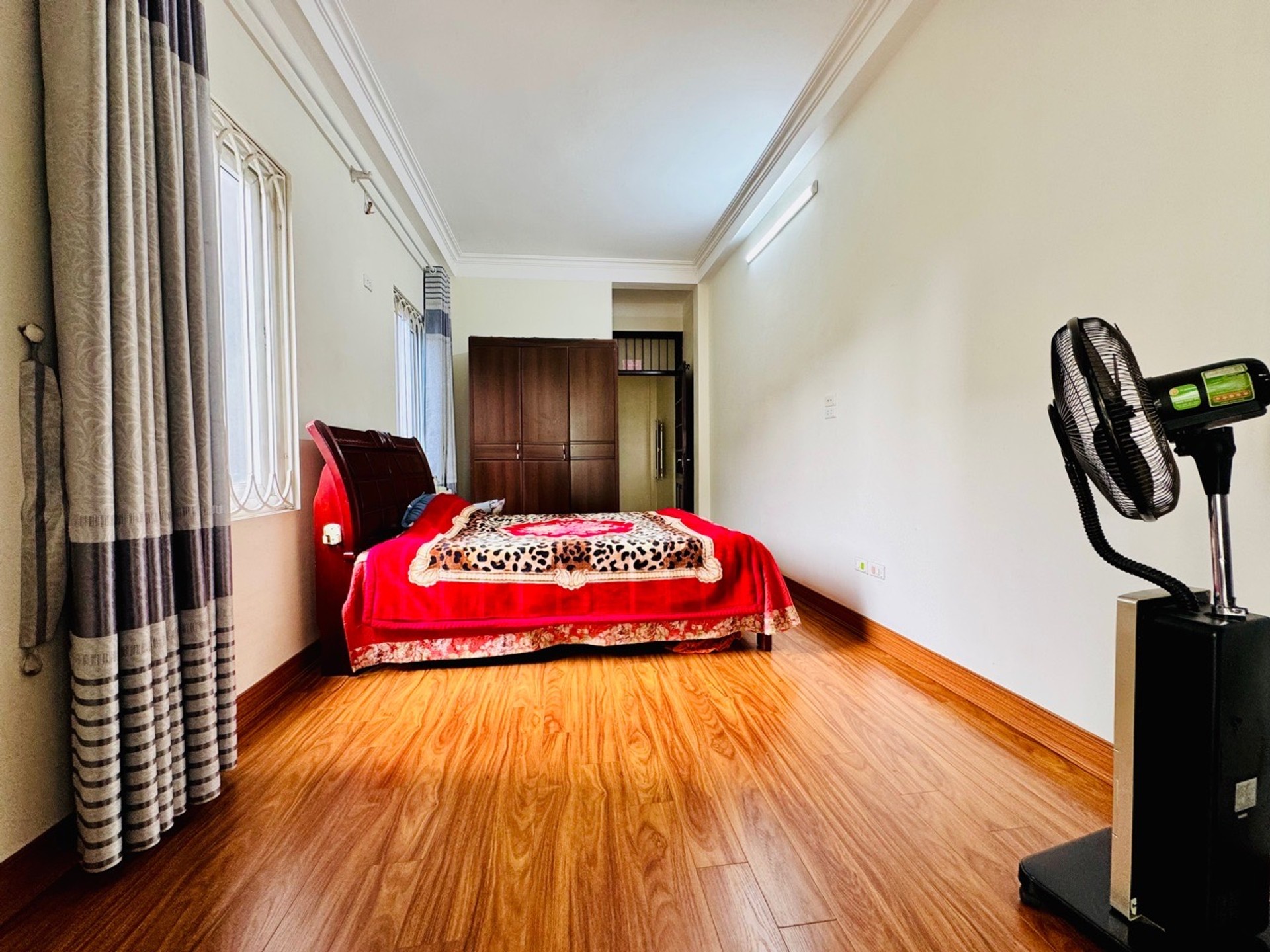 Bán nhà Nguyễn Chính - diện tích 30m2 5 tầng - Ô tô tránh - giá 9,9 tỷ