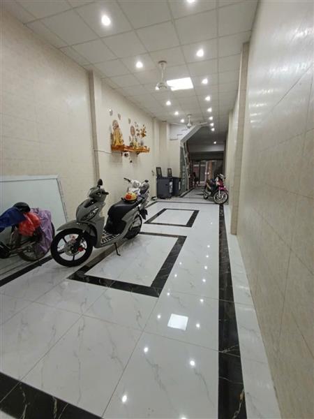 Bán nhà Giáp Bát - diện tích 192m2 3 tầng - Nhà mặt phố gần Bến xe Giáp Bát - giá 32 tỷ