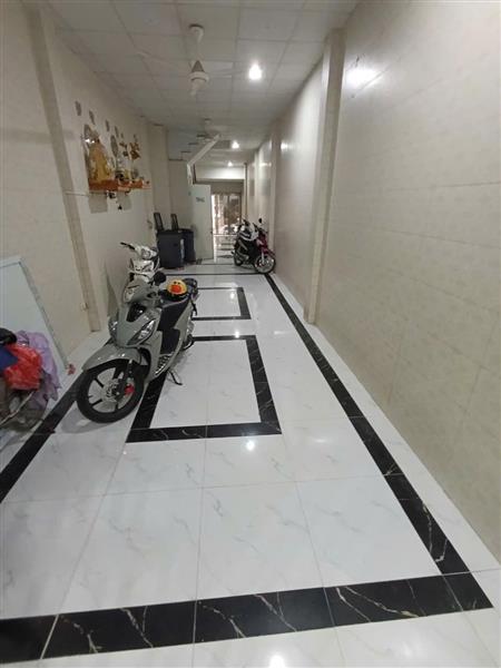Bán nhà Giáp Bát - diện tích 192m2 3 tầng - Nhà mặt phố gần Bến xe Giáp Bát - giá 32 tỷ