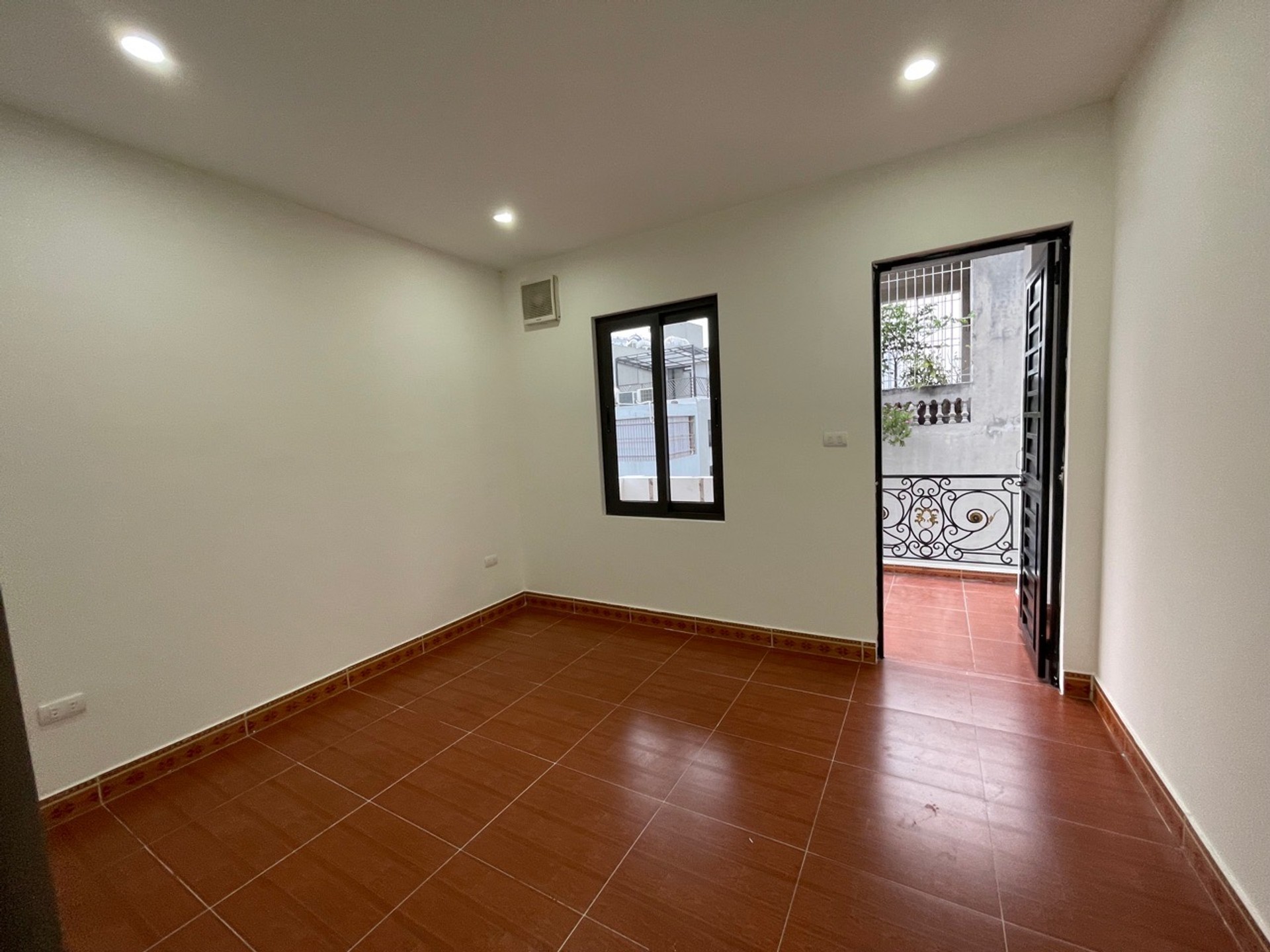Bán nhà Hoàng Mai - diện tích 33m2 6 tầng - Nhà đẹp hiếm có - giá 8,4 tỷ