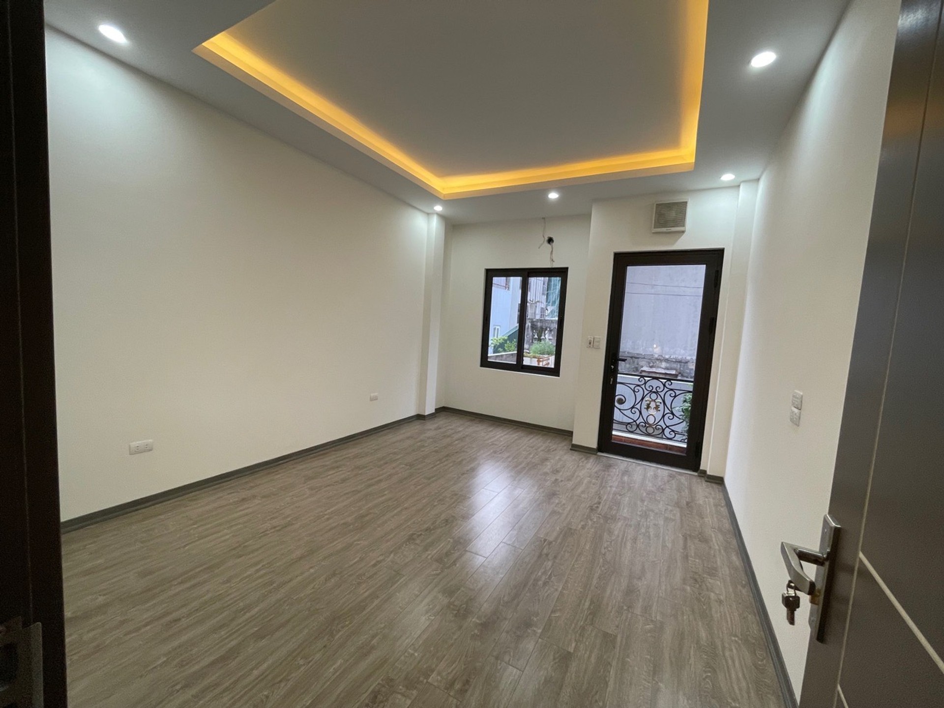 Bán nhà Hoàng Mai - diện tích 33m2 6 tầng - Nhà đẹp hiếm có - giá 8,4 tỷ