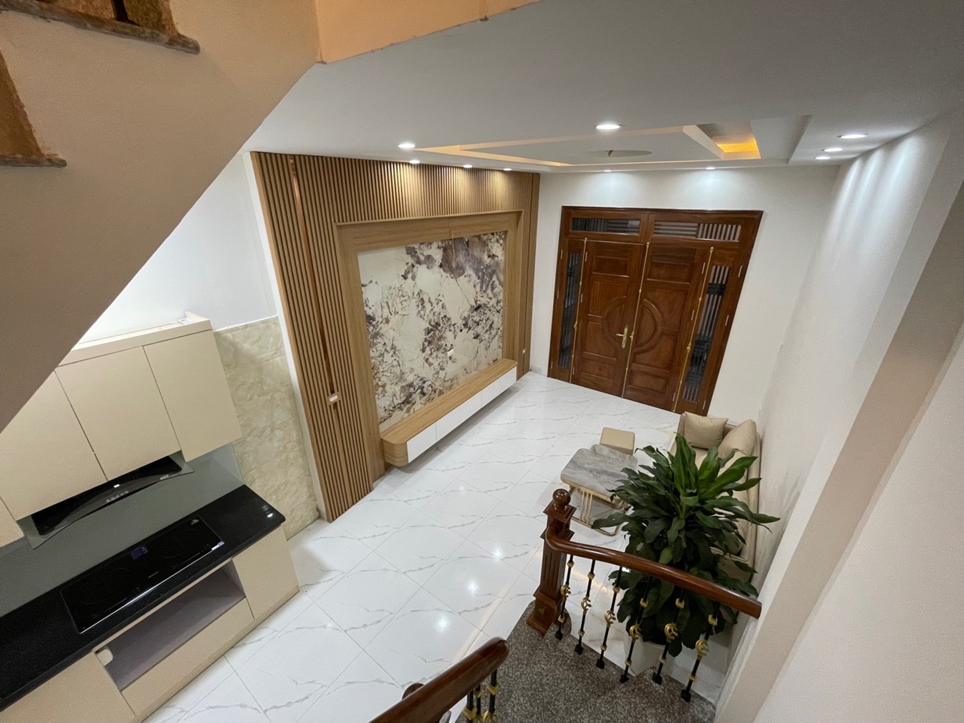 Bán nhà Hoàng Mai - diện tích 33m2 6 tầng - Nhà đẹp hiếm có - giá 8,4 tỷ