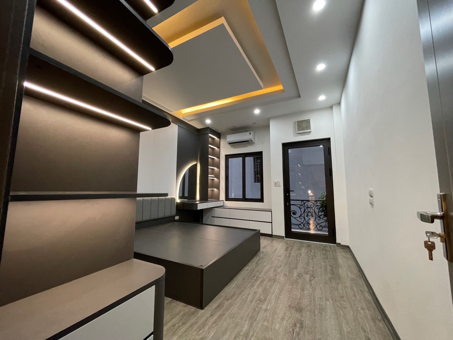 Bán nhà Hoàng Mai - diện tích 33m2 6 tầng - Nhà đẹp hiếm có - giá 8,4 tỷ