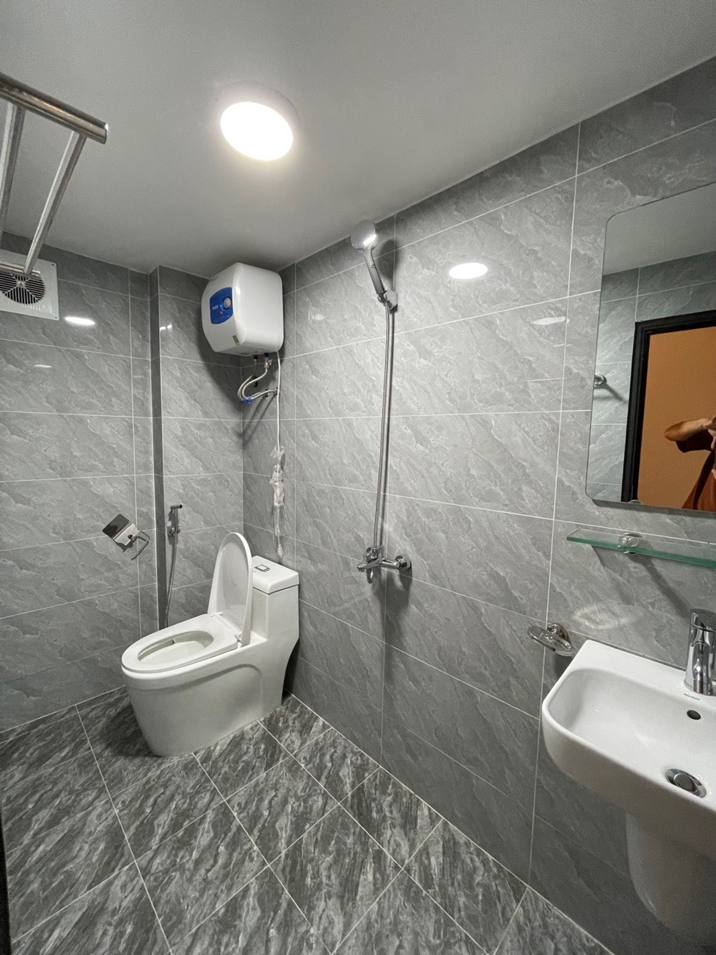 Bán nhà Hoàng Mai - diện tích 33m2 6 tầng - Nhà đẹp hiếm có - giá 8,4 tỷ