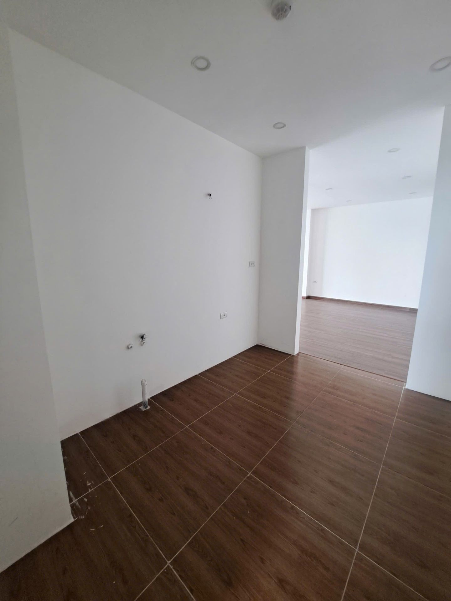 Bán nhà Hoàng Mai - diện tích 122m2 1 tầng - Căn hộ tầng thấp thoáng mát - giá 8,4 tỷ