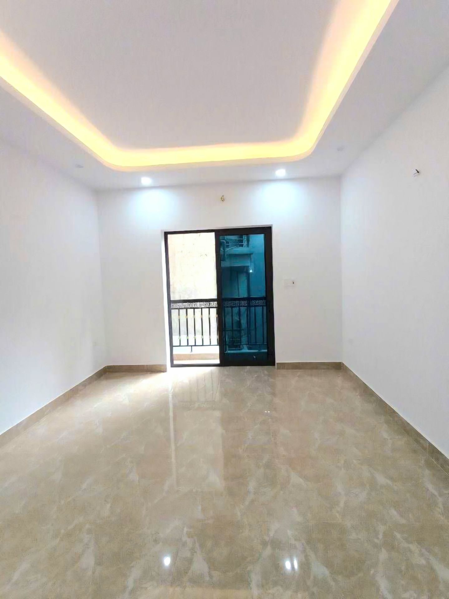 Bán nhà Vĩnh Hưng - diện tích 37m2 4 tầng - Ô tô tránh - giá 7,35 tỷ