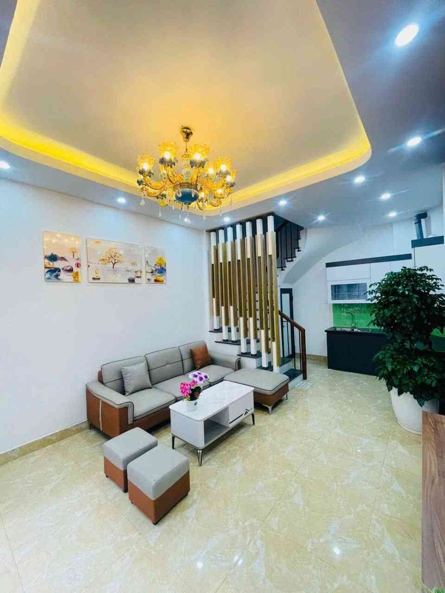 Bán nhà Vĩnh Hưng - diện tích 37m2 4 tầng - Ô tô tránh - giá 7,35 tỷ