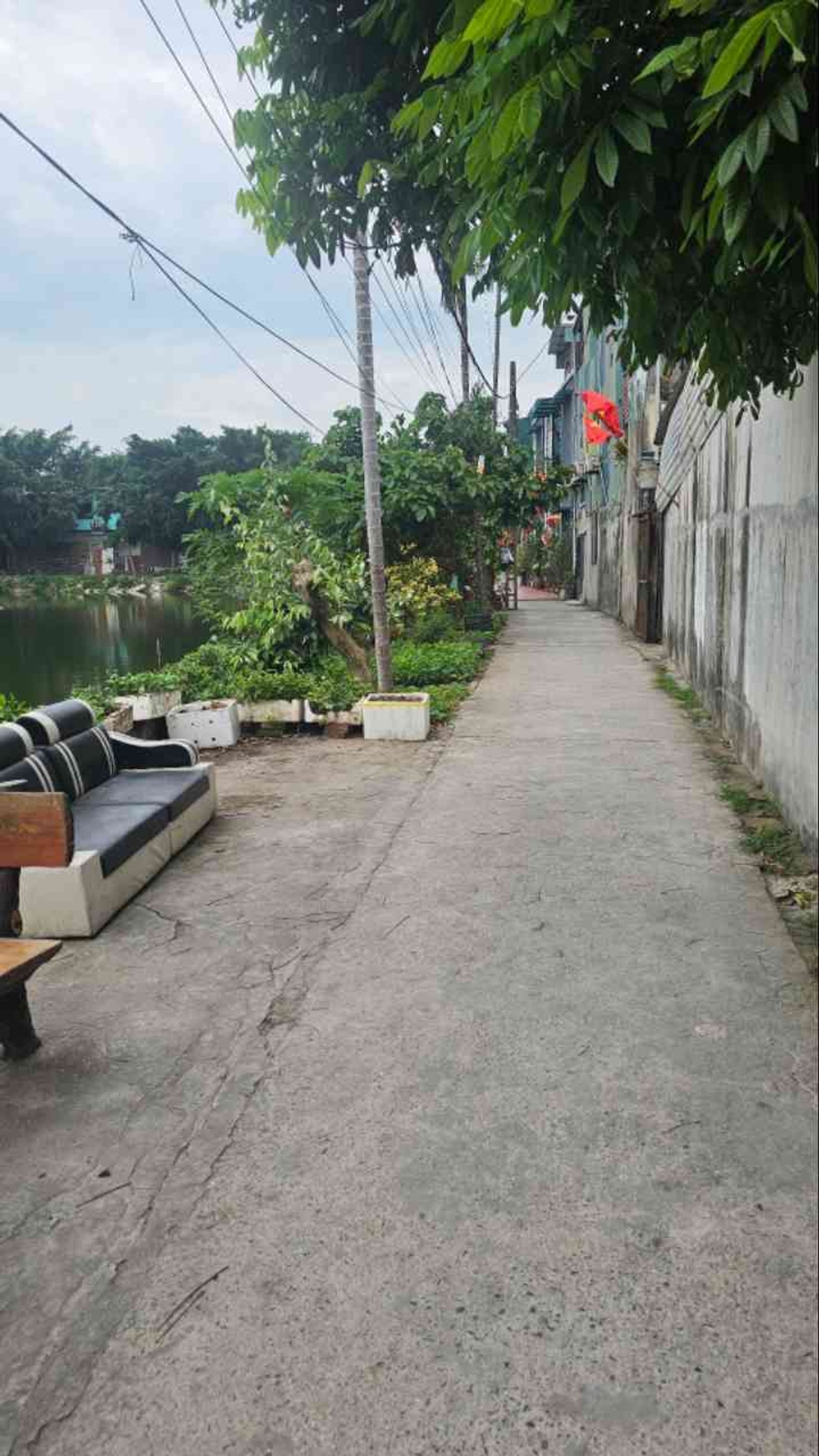 Bán nhà Đông Thiên - diện tích 37m2 2 tầng - Ô tô nhỏ đỗ cổng - giá 1,6 tỷ