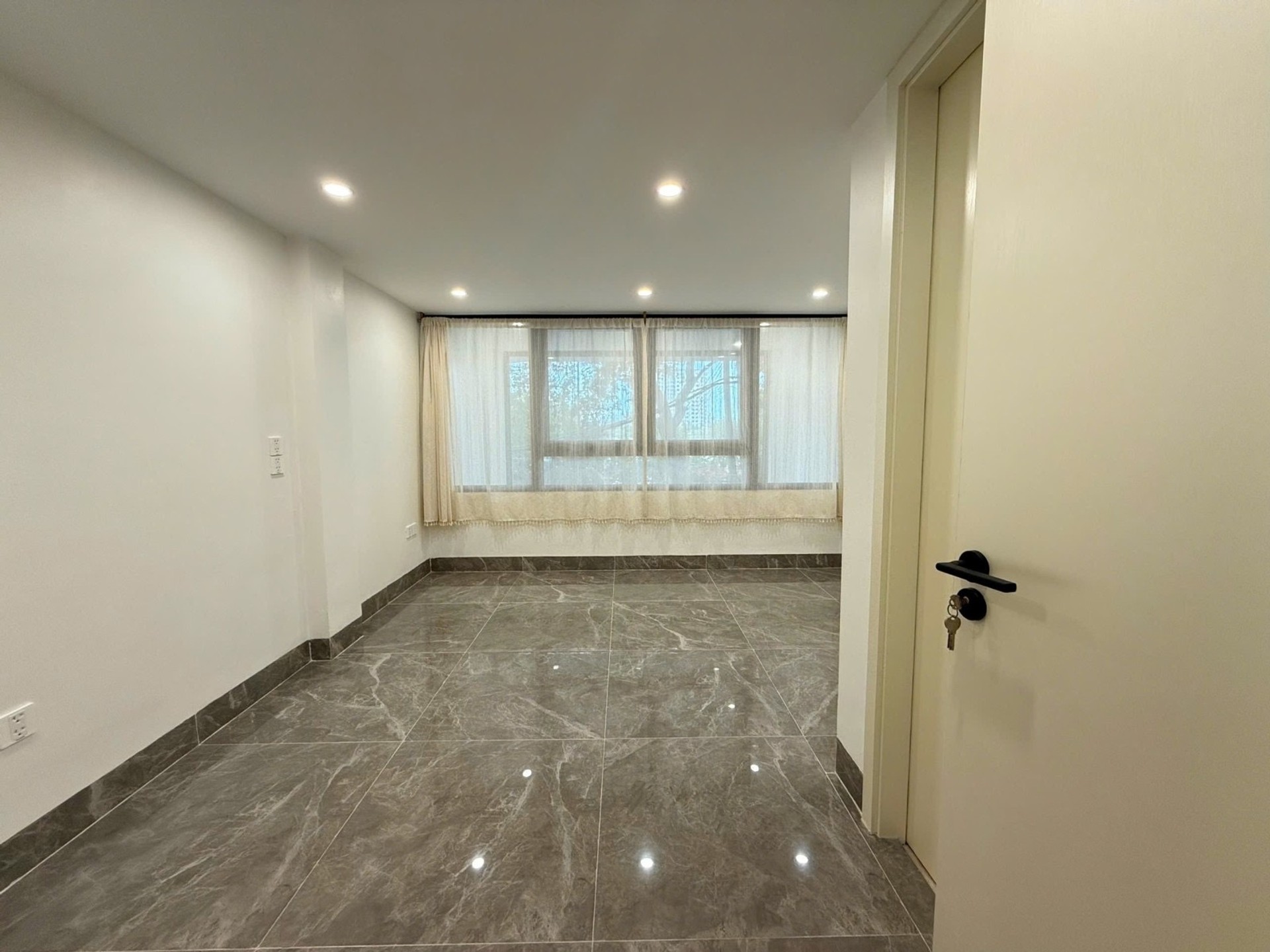 Bán nhà Tây Trà - diện tích 40m2 7 tầng - Ô tô tránh - giá 18,8 tỷ