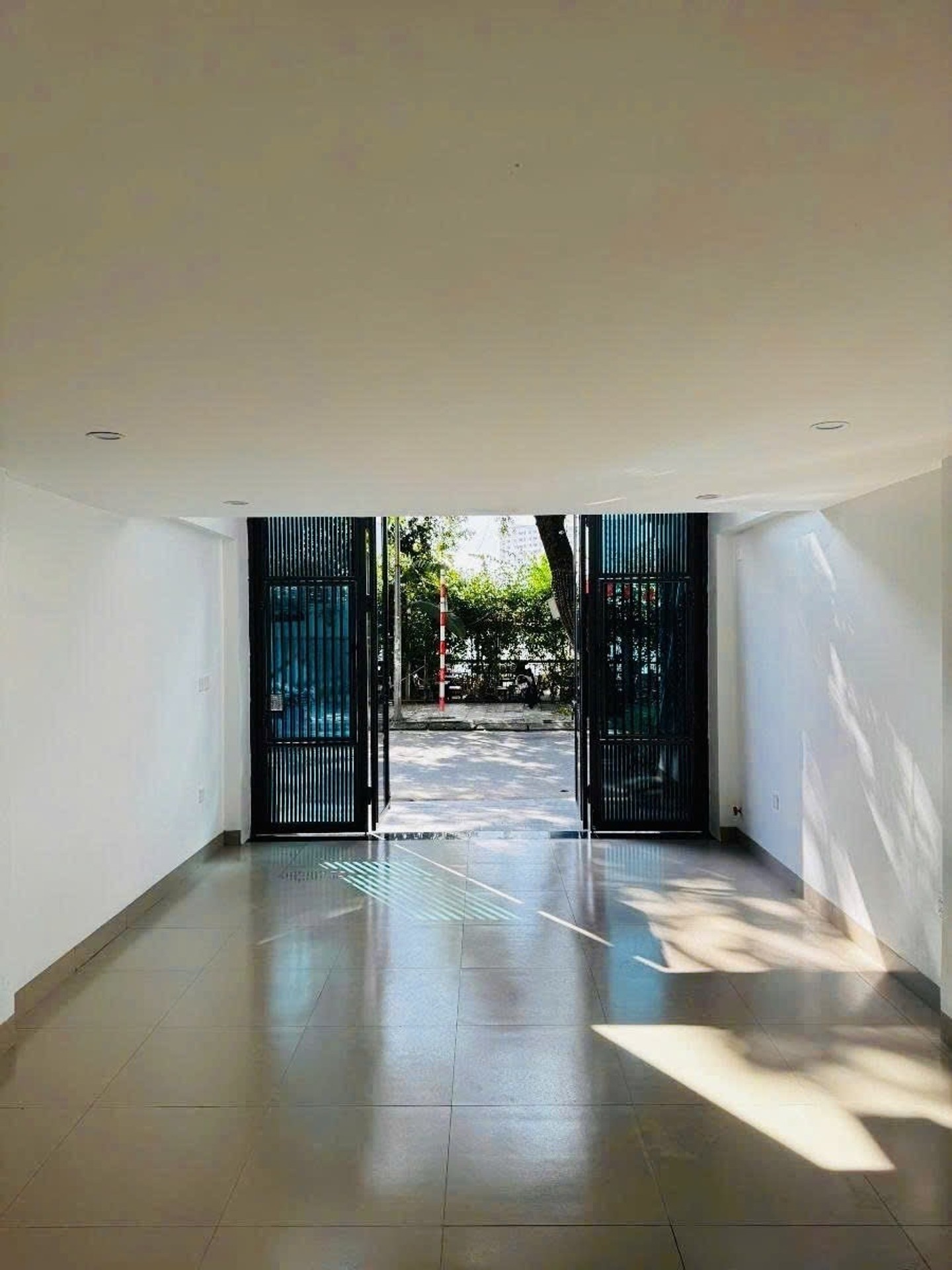 Bán nhà Tây Trà - diện tích 40m2 7 tầng - Ô tô tránh - giá 18,8 tỷ