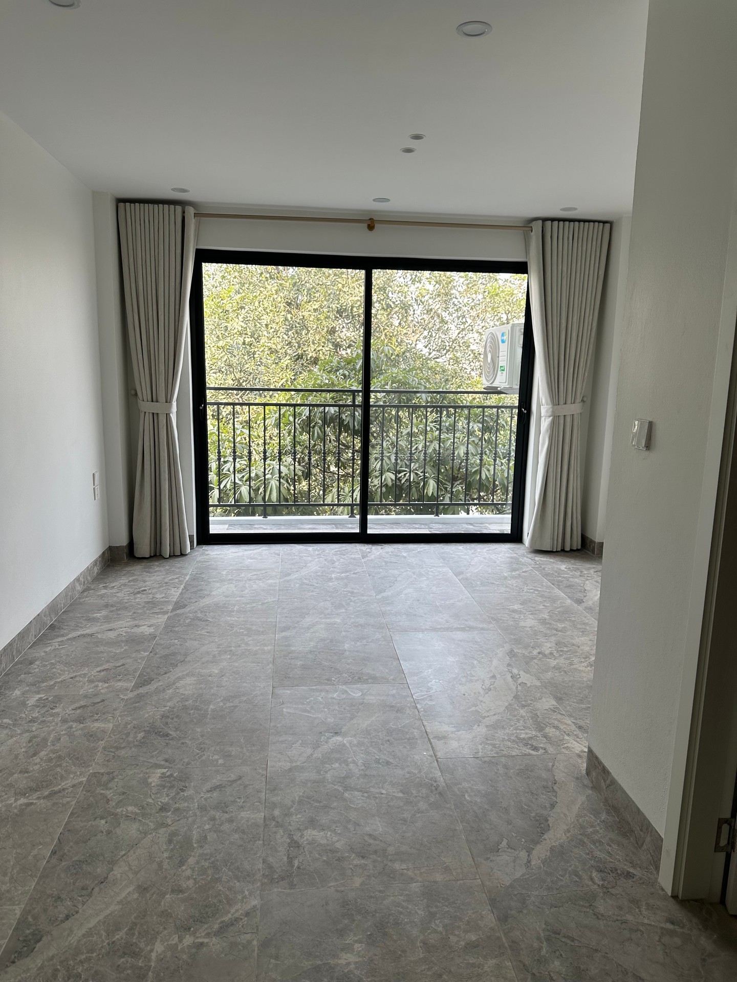 Bán nhà Tây Trà - diện tích 40m2 7 tầng - Ô tô tránh - giá 18,8 tỷ