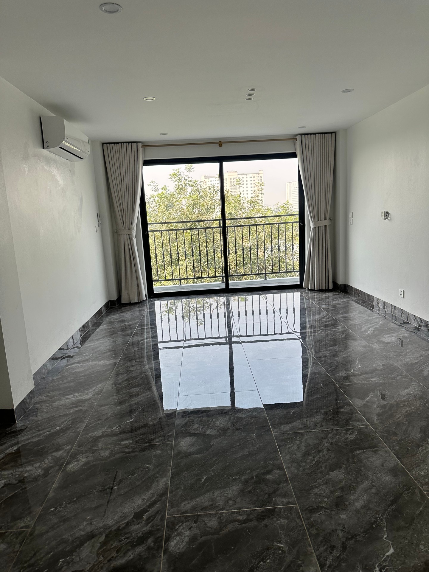 Bán nhà Tây Trà - diện tích 40m2 7 tầng - Ô tô tránh - giá 18,8 tỷ