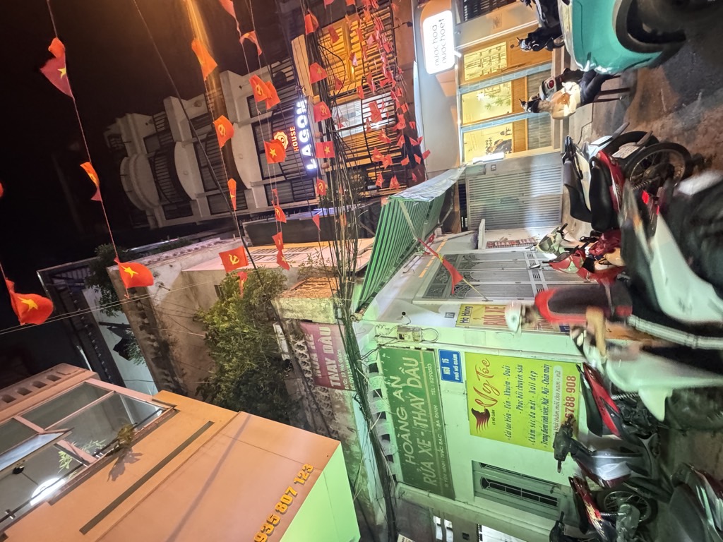 Bán nhà Hồ Giám - diện tích 84m2 2 tầng - Ô tô tránh - giá 43 tỷ