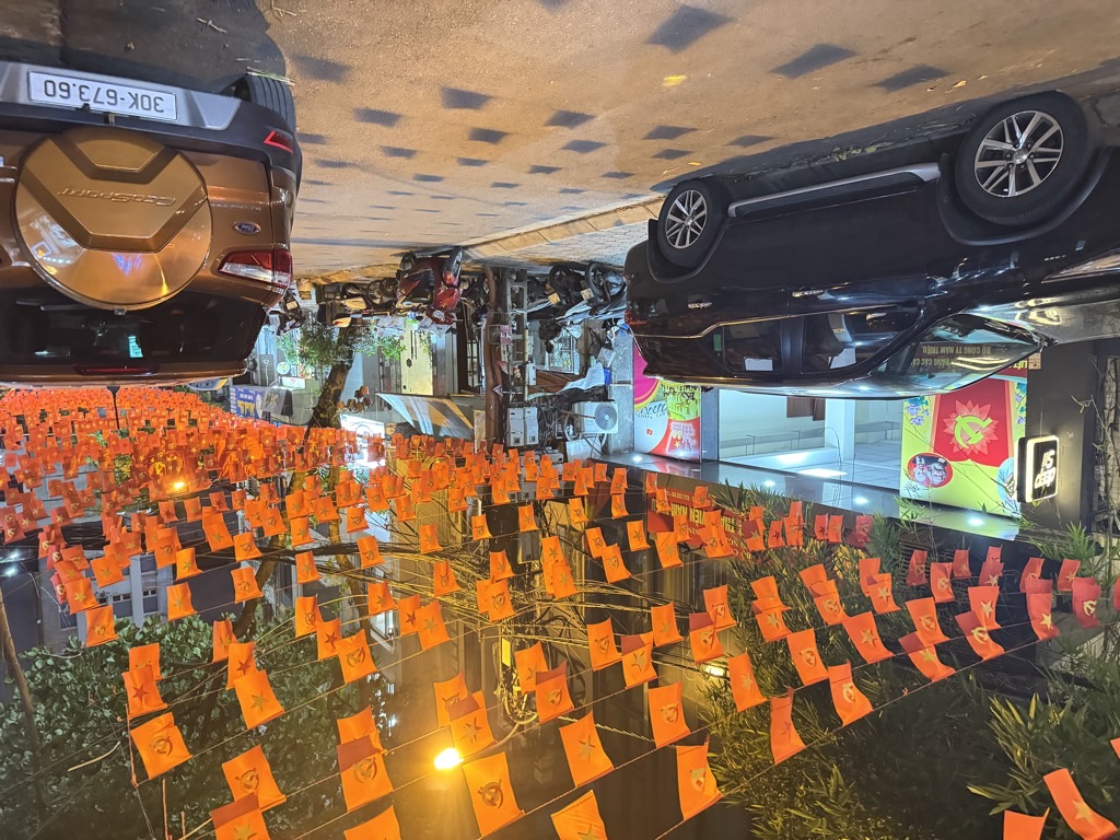 Bán nhà Hồ Giám - diện tích 84m2 2 tầng - Ô tô tránh - giá 43 tỷ