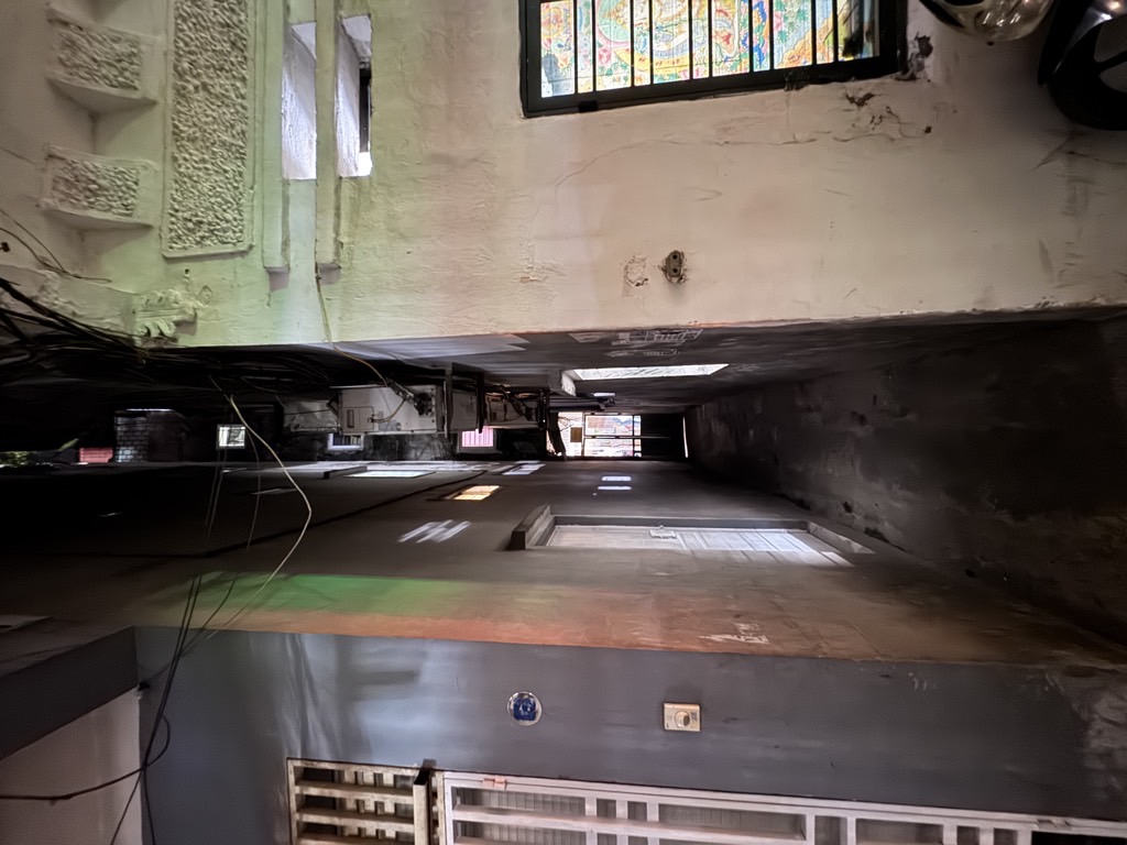 Bán nhà Hồ Giám - diện tích 84m2 2 tầng - Ô tô tránh - giá 43 tỷ